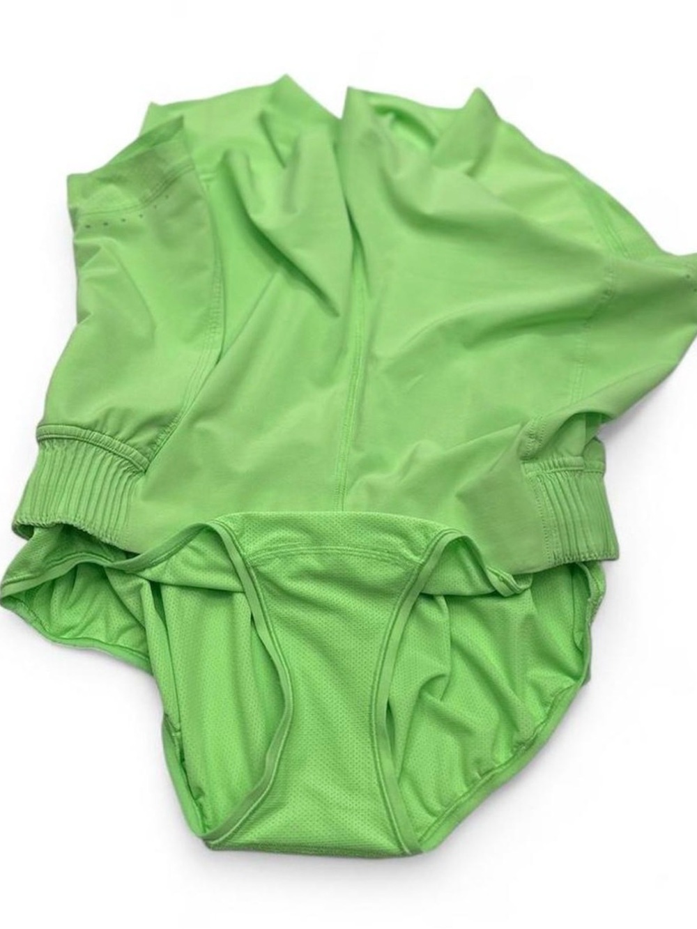 Lululemon Hotty Hot High-Rise shorts in the color scream green - Picture 8 of 9